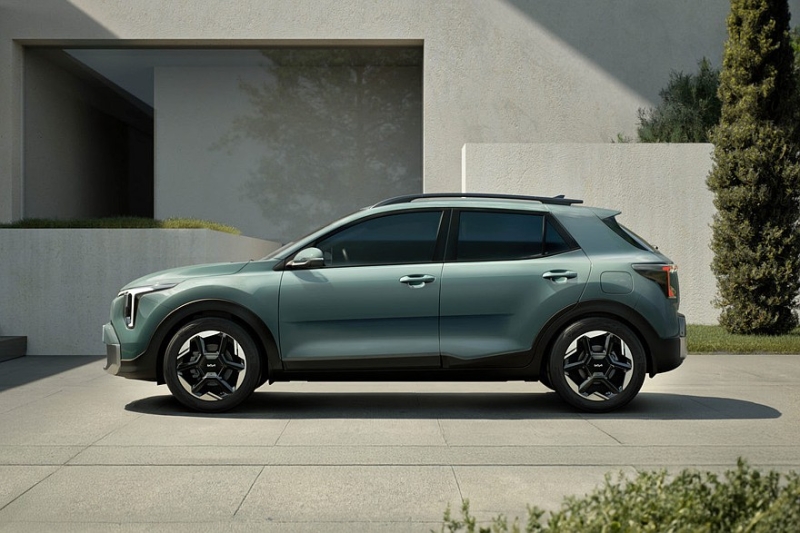 Бюджетный кроссовер Kia Stonic сменил имидж после рестайлинга