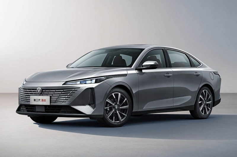 Changan Eado, он же Lamore или Uni-L: седан с новым салоном доступен сразу со скидками