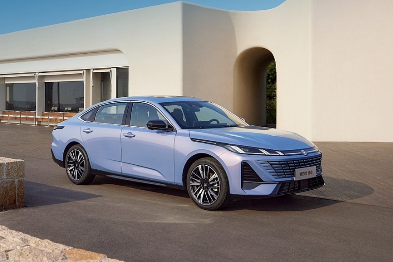 Changan Eado, он же Lamore или Uni-L: седан с новым салоном доступен сразу со скидками