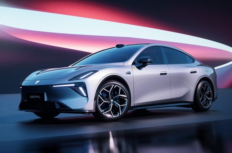 Changan готовит к премьере седан Deepal L06 в новом стиле