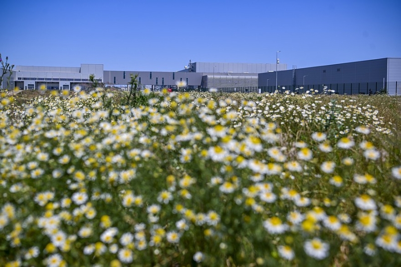 Чисто, зелено, солнечно: BMW показала завод, на котором будут собирать новый BMW iX3