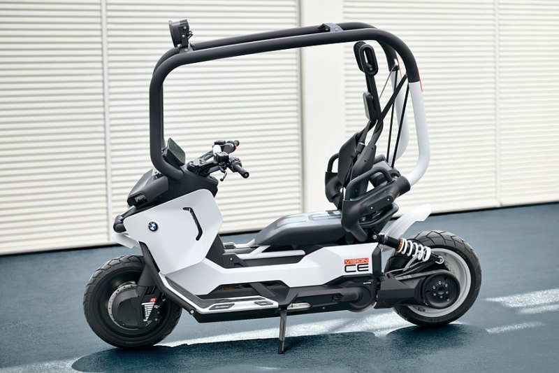 Давай опять попробуем без шлема: BMW представила новый скутер с крышей