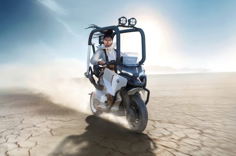 Давай опять попробуем без шлема: BMW представила новый скутер с крышей