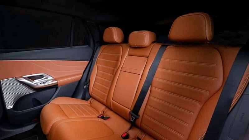 Экранная чума продолжает пожирать Mercedes-Benz: раскрыт салон нового GLC