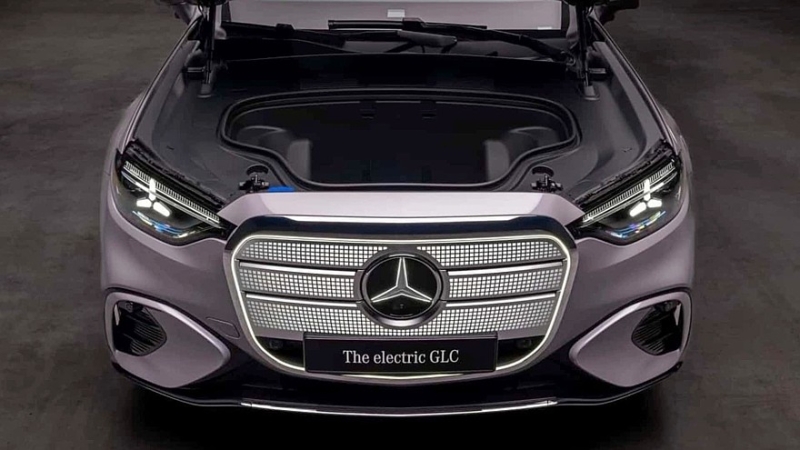 Экранная чума продолжает пожирать Mercedes-Benz: раскрыт салон нового GLC