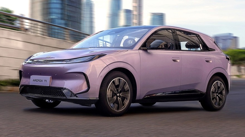 Хэтчбек Arcfox T1 размером с VW Golf выходит на рынок по цене Лады Гранты