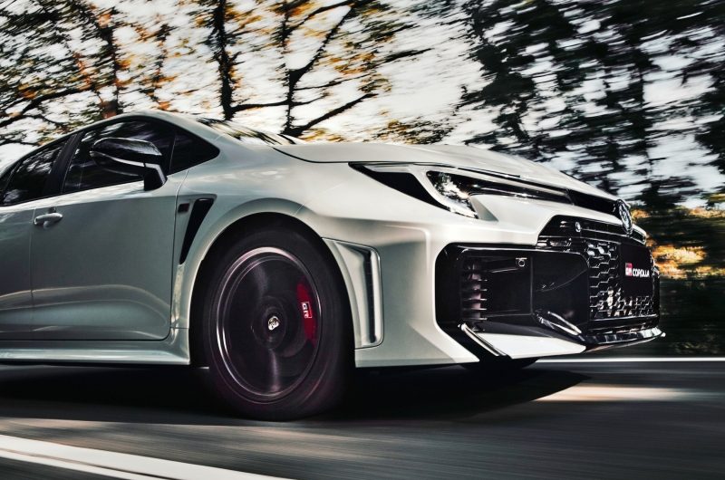 Хот-хэтч Toyota GR Corolla опять доработан: больше клея, воздуха и басов