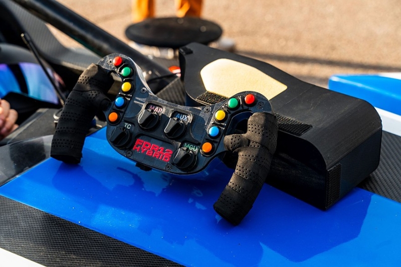 Инженеры и студенты Московского Политеха раскрывают секреты создания спортпрототипа FDR12