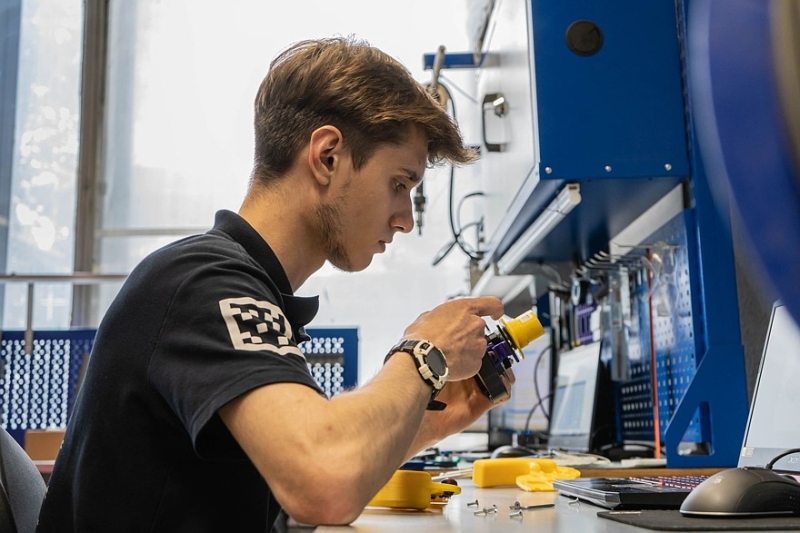 Инженеры и студенты Московского Политеха раскрывают секреты создания спортпрототипа FDR12