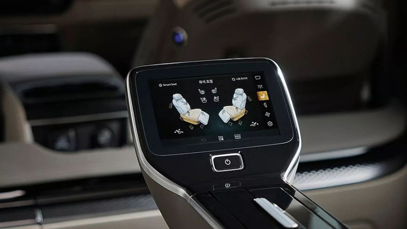 Kia обновила роскошный минивэн Carnival Hi Limousine, цены известны