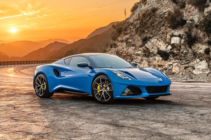 Кризисный Lotus увяз в реструктуризации и готовит гибридную версию спорткара Emira