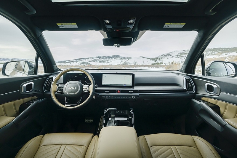 Кроссовер Kia Sorento получил скромные обновки и подорожал