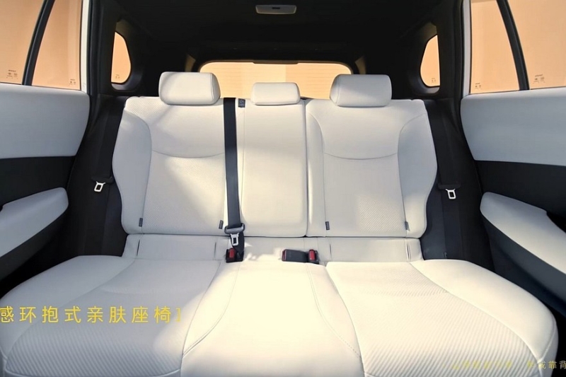 Кроссовер Toyota Frontlander после рестайлинга отдалился от Corolla Cross