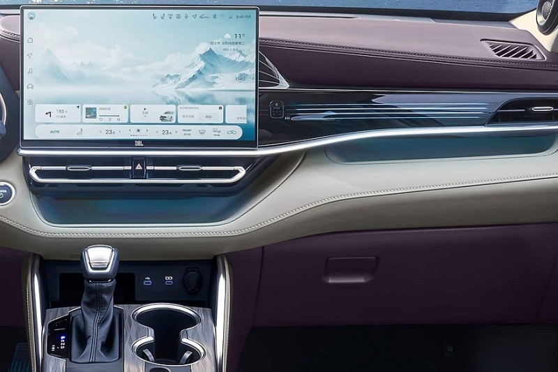 Кроссовер Toyota Highlander получил новый интерьер, но пока не для всех рынков