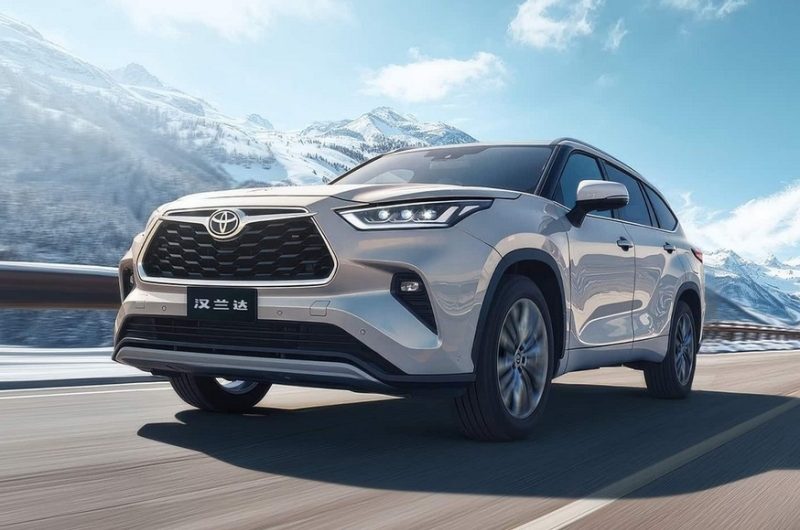 Кроссовер Toyota Highlander получил новый интерьер, но пока не для всех рынков