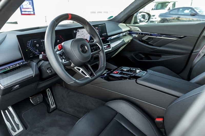 Manhart MH5 900E: серьёзный допинг и лёгкий макияж для баварского «бегемота»