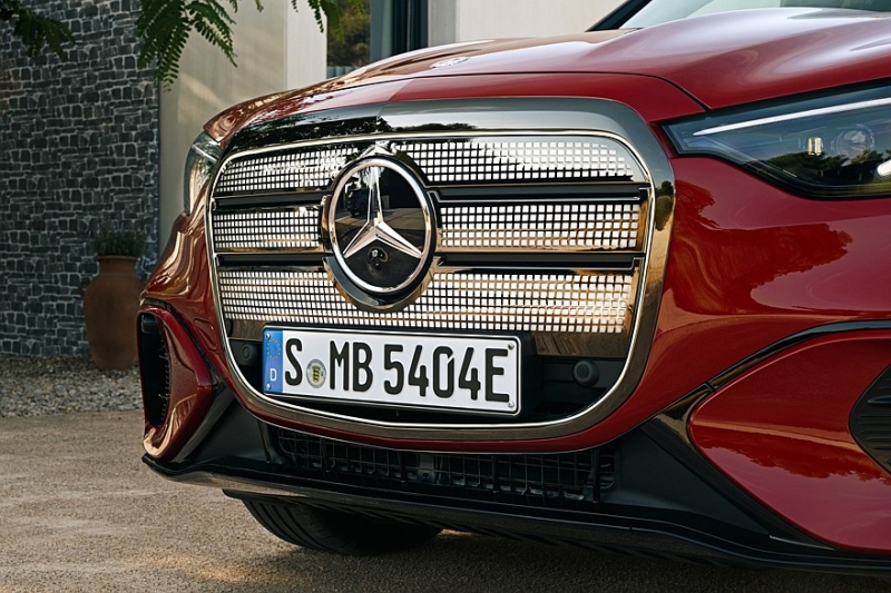 Mercedes-Benz GLC with EQ Technology: 800 вольт, пиксельный «гриль» и фоторамка в «базе»