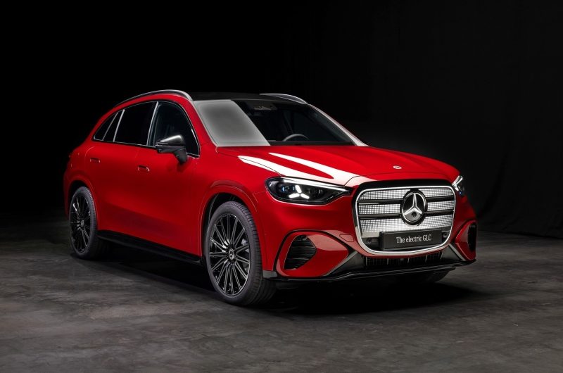 Mercedes-Benz GLC with EQ Technology: 800 вольт, пиксельный «гриль» и фоторамка в «базе»