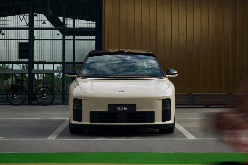 Младший кроссовер Li i6 показал свой салон