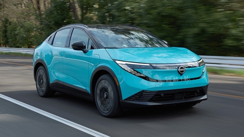 Nissan временно сокращает производство нового кроссовера Leaf
