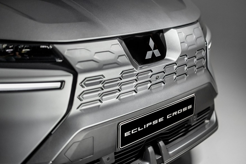 Новый Mitsubishi Eclipse Cross на базе Renault стартует с топовой начинкой