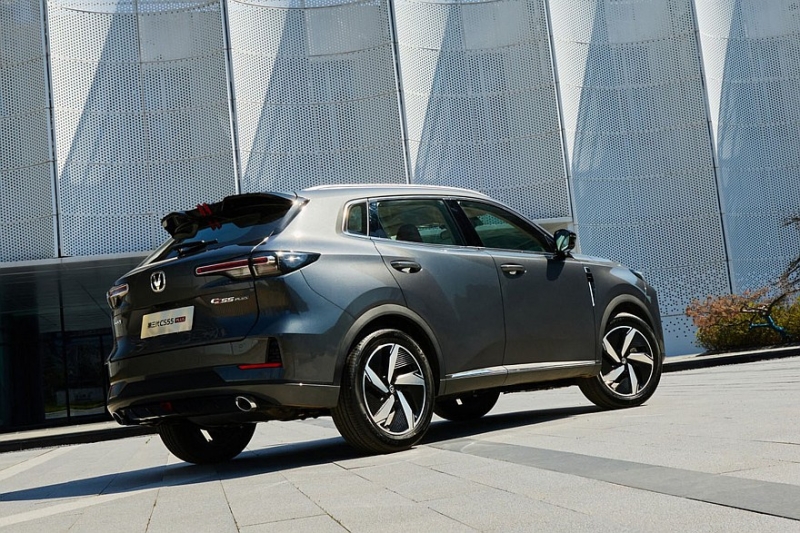 Объявленный новым поколением Changan CS55 Plus показался на свежих фирменных фото