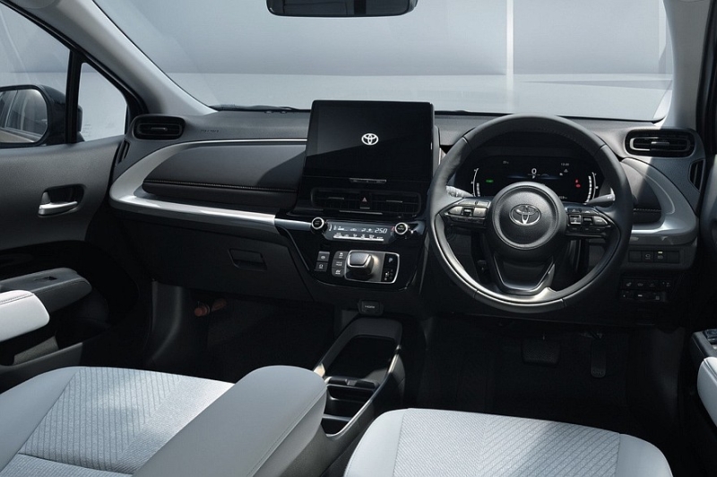 Обновлён хэтч Toyota Aqua: облик в стиле старших моделей и расширенный список оборудования