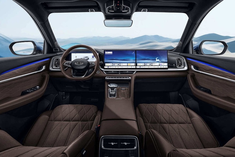 Обновлённый Geely Monjaro: более мощный мотор и модное табло