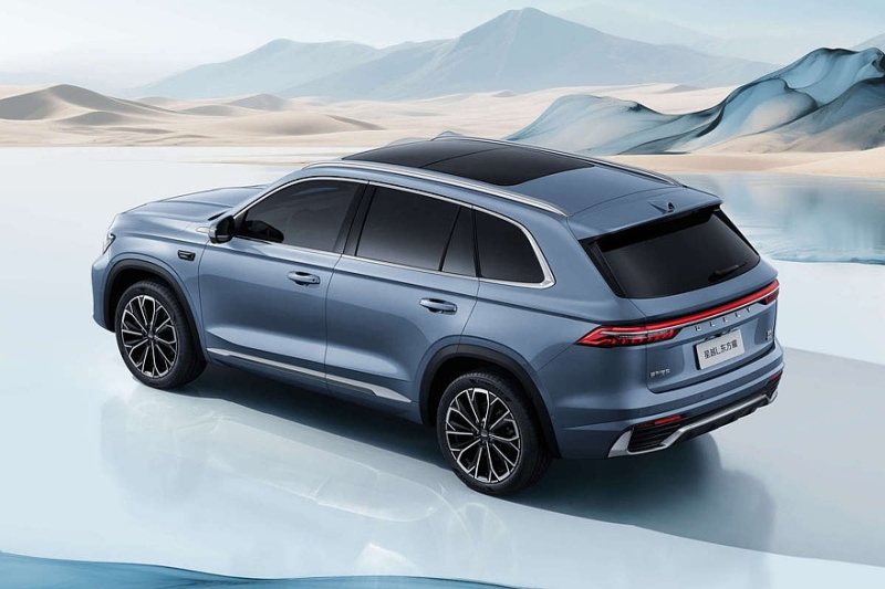 Обновлённый Geely Monjaro: более мощный мотор и модное табло