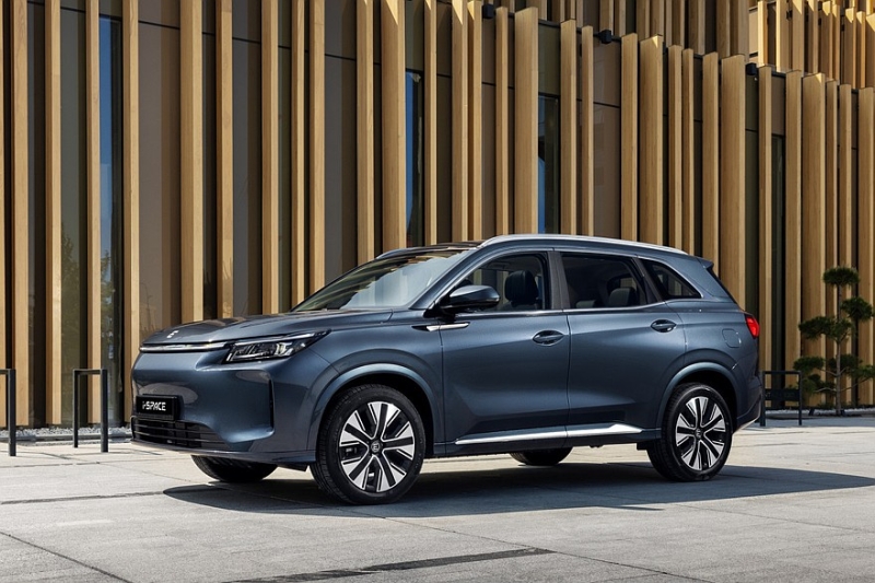 Обновлённый кроссовер Evolute i-Space: оснащение и цены