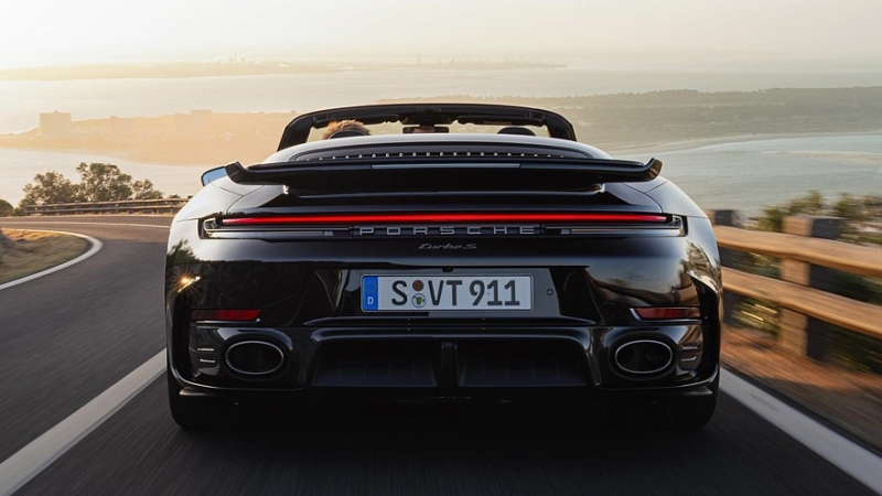 Обновлённый Porsche 911 Turbo S: гибридные 711 л.с., масса 1740 кг и 2,5 с до «сотни»