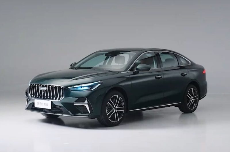 Седан Geely Emgrand нового поколения: показан интерьер