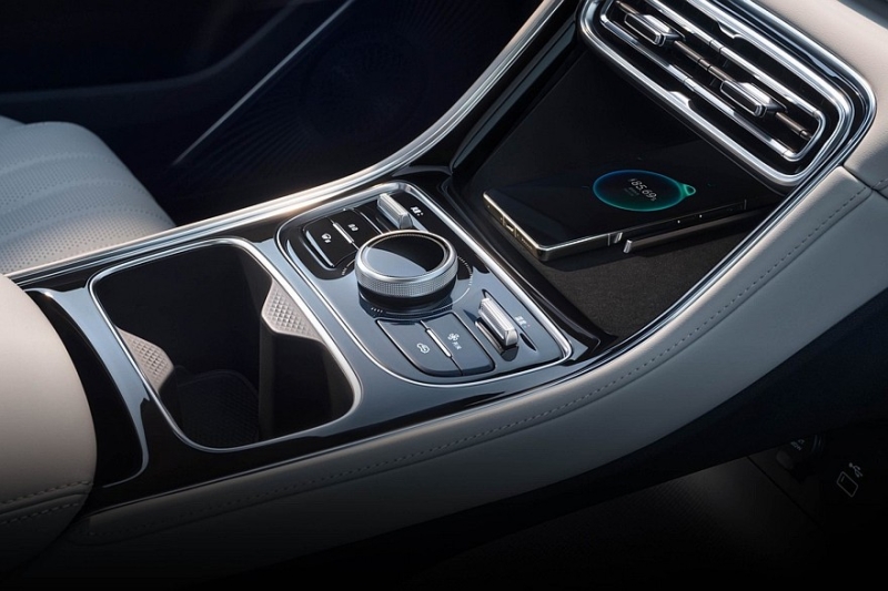 Седан Geely Galaxy Starshine 6 доступен к заказу, на очереди – родственный новый Emgrand