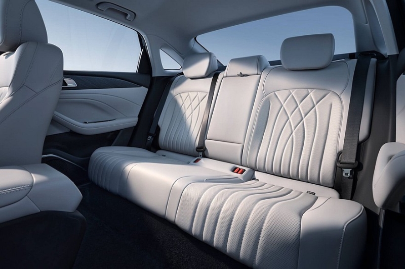 Седан Geely Galaxy Starshine 6 доступен к заказу, на очереди – родственный новый Emgrand