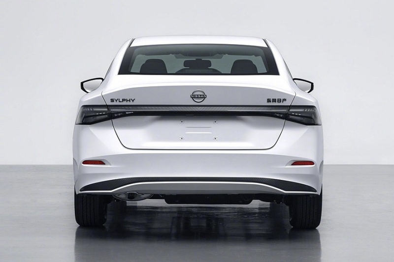 Седан Nissan Sentra в новом дизайне раскрылся досрочно