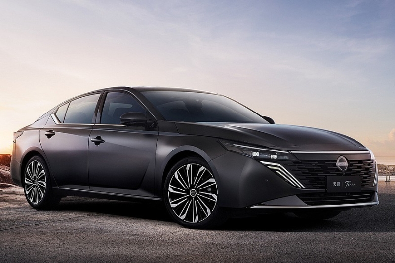 Седан Nissan Teana Plus снова показали на фирменных изображениях