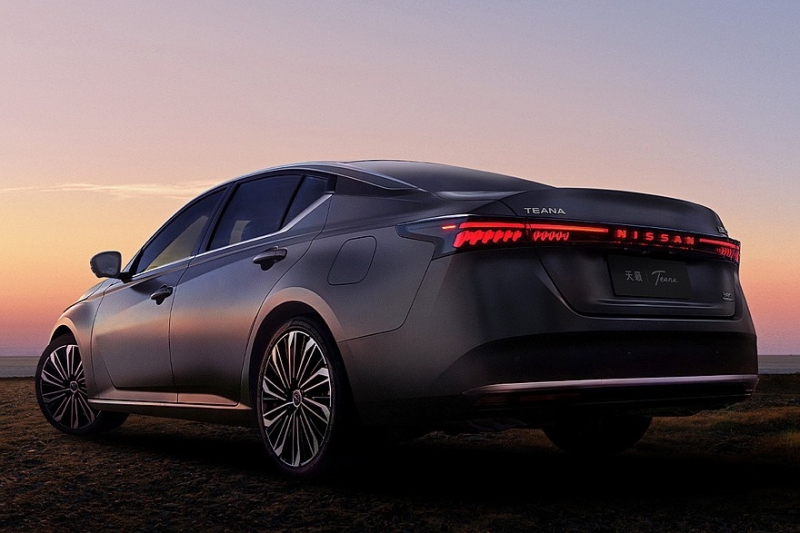 Седан Nissan Teana Plus снова показали на фирменных изображениях