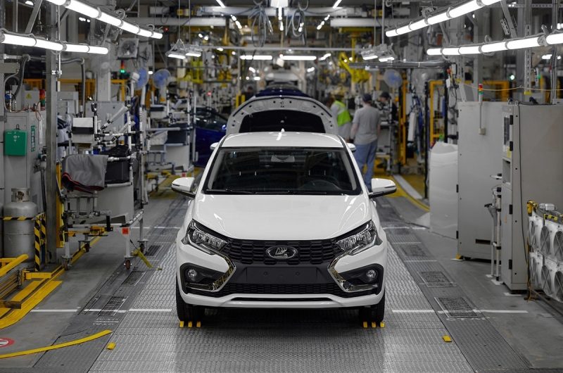 Собранные в Санкт-Петербурге седаны и универсалы Lada Iskra отправили дилерам