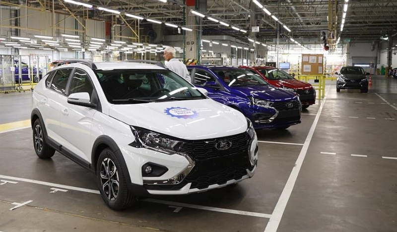 Собранные в Санкт-Петербурге седаны и универсалы Lada Iskra отправили дилерам