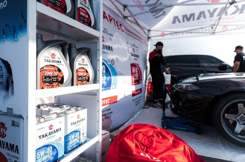 Takayama начинает продажи моторных масел Racetec 20W-50, испытанных в профессиональном автоспорте