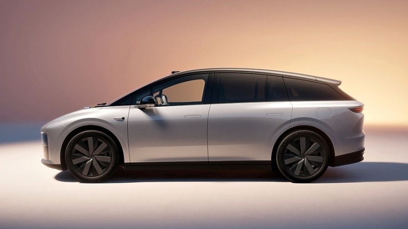 То же яйцо, только поменьше: младший кроссовер Li i6 готовится к выходу на рынок