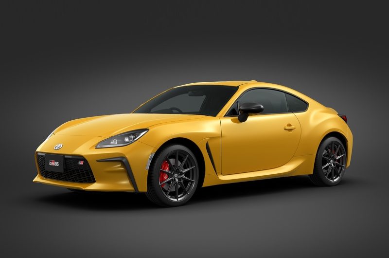 Toyota GR86 и Subaru BRZ обзавелись жёлтыми спецверсиями на родине