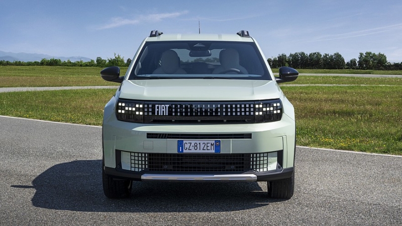 У Fiat Grande Panda появилась новая версия: бензиновый мотор и механическая коробка