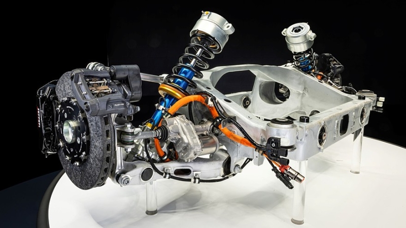 Ferrari показала платформу первого электромобиля: цифры воображения не поражают