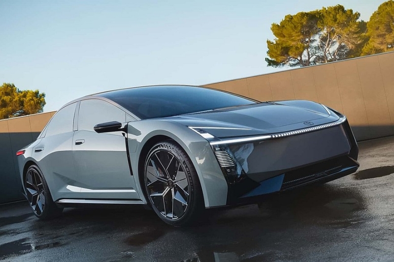 Главные премьеры Toyota: кросс-купе Century и новая Corolla