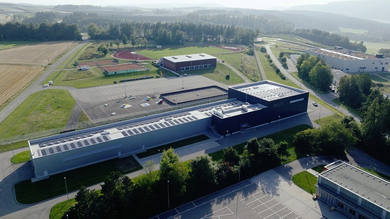 Головной автополигон Mercedes-Benz получил новый центр испытаний светотехники