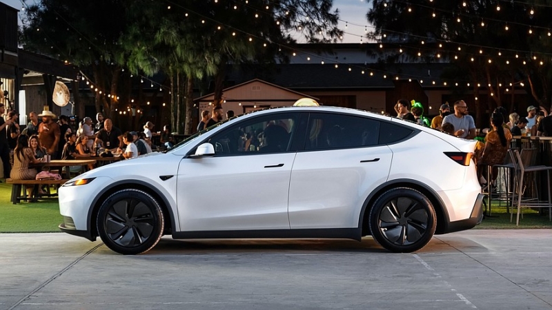 Голые и смешные: Tesla представила «дешёвые» Model Y Standard и Model 3 Standard