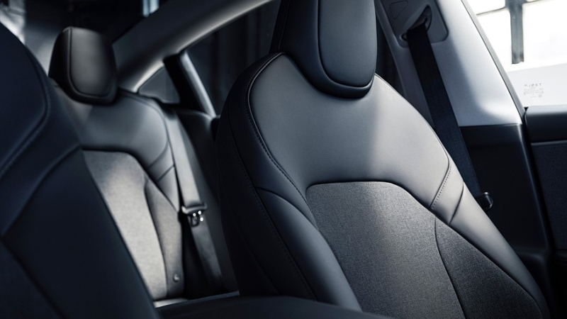 Голые и смешные: Tesla представила «дешёвые» Model Y Standard и Model 3 Standard