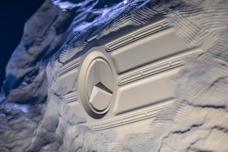 Mercedes-Benz готовит Sprinter нового поколения: первые тизеры