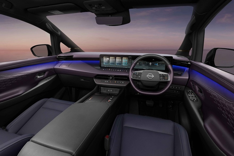 Nissan рассекретил внешность и салон минивэна Elgrand нового поколения